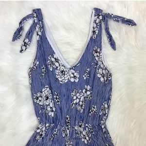 Women’s Floral Striped Blue V-neck Flared Hem Ruffle Romper Small